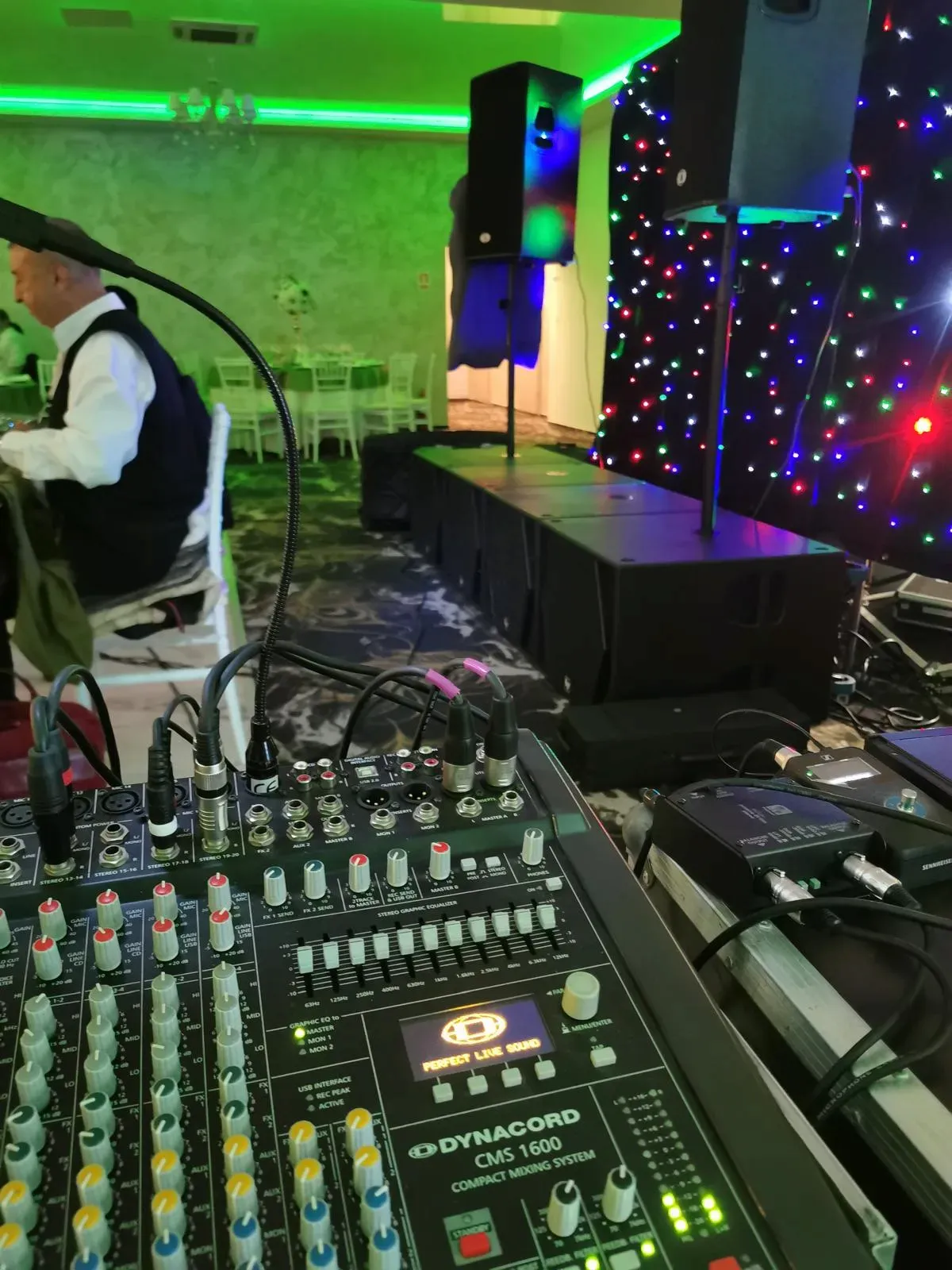 Mixer audio Dynacord CMS 1600 și perdea de lumini LED